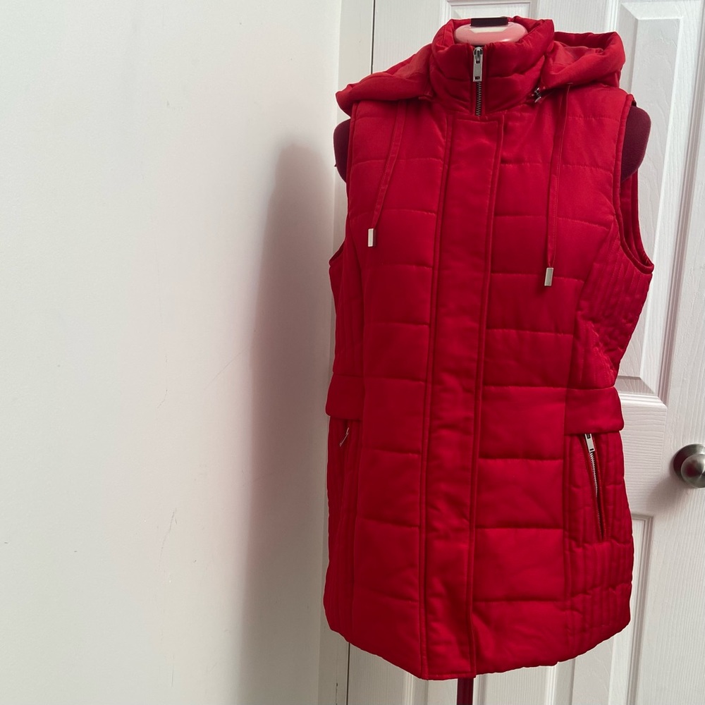 Tribal women red puffy hooded vest. zipper closure, side pockets. Size S. Used.